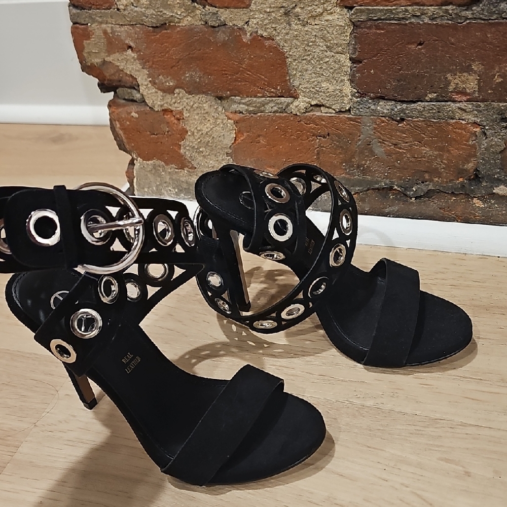 Elegant Black Heeled Sandals